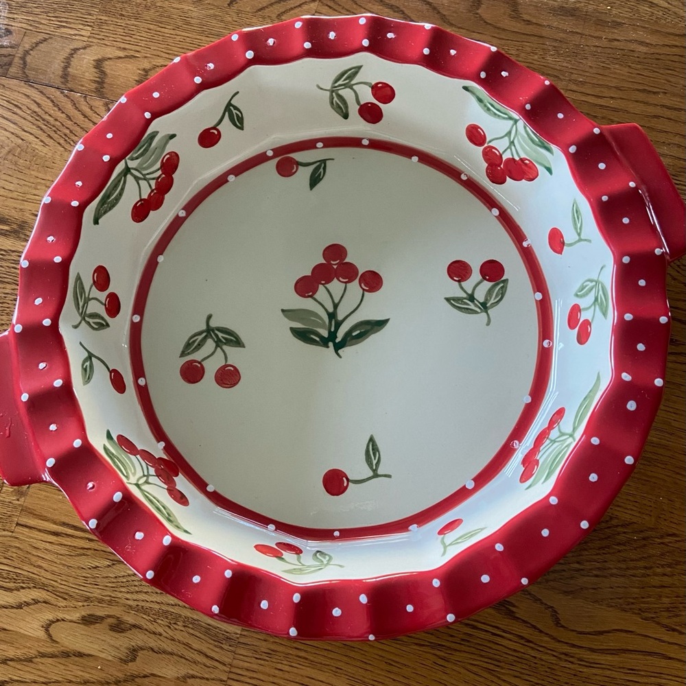 Temp-Tations Cherries Jubilee pie dish